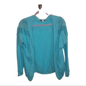 Supplies long sleeve lace detail.size large